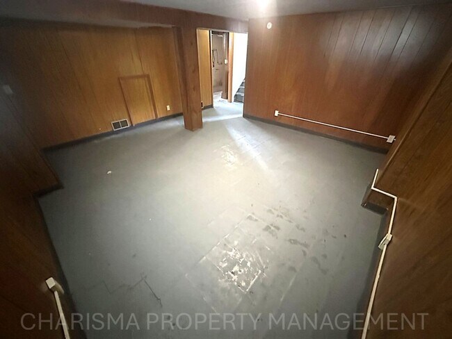 Building Photo - Spacious 2 Bedroom, 1.5 Bath Home, Newly U...