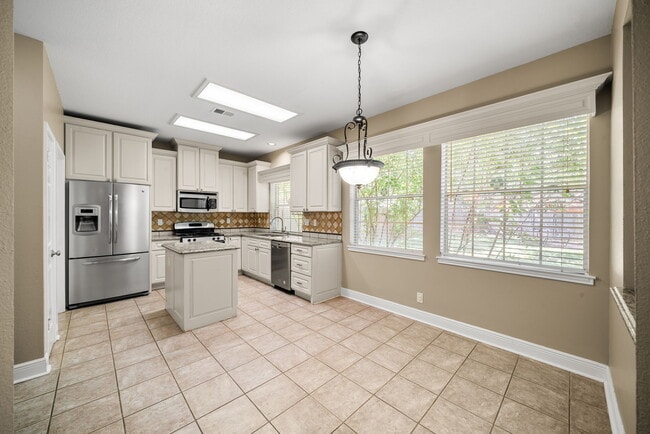 Building Photo - Spacious 4-Bed Home with Island Kitchen, Fireplace & Fenced Yard in San Antonio – 2,143 Sq Ft