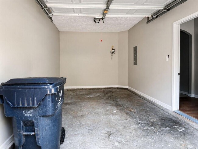 Building Photo - 2490 Emma Way NW