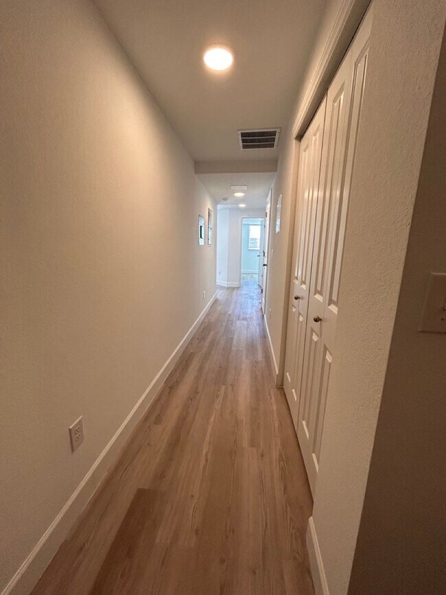 Building Photo - Spacious 3 Bedroom, 3 Bath Townhome located in Arapahoe County available for Summer Move In for t...