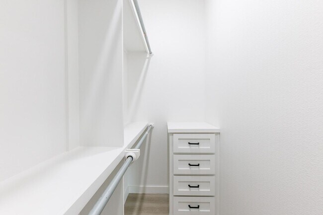 Building Photo - 1704 Elkhart Ave