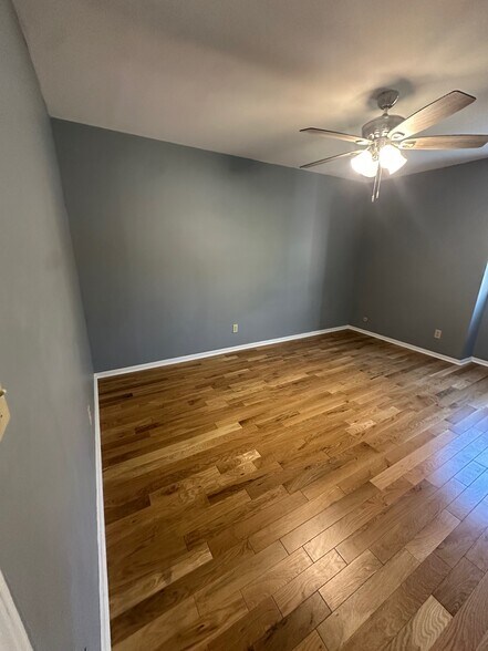 Building Photo - 1008 Manor Ln