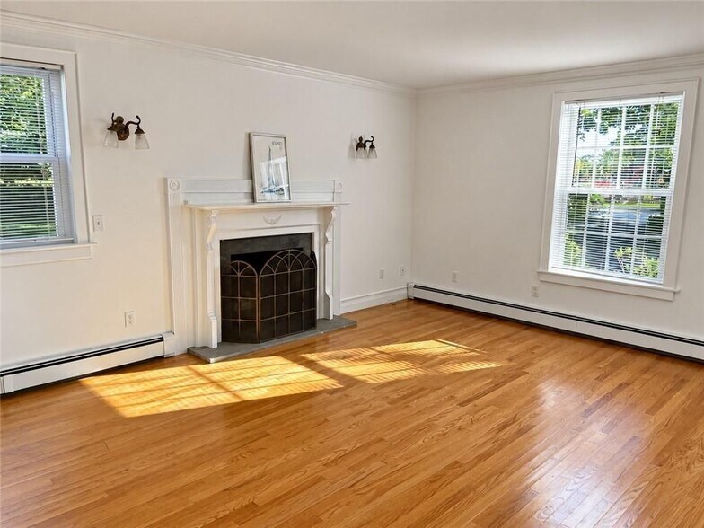 Building Photo - 571 Bellevue Ave