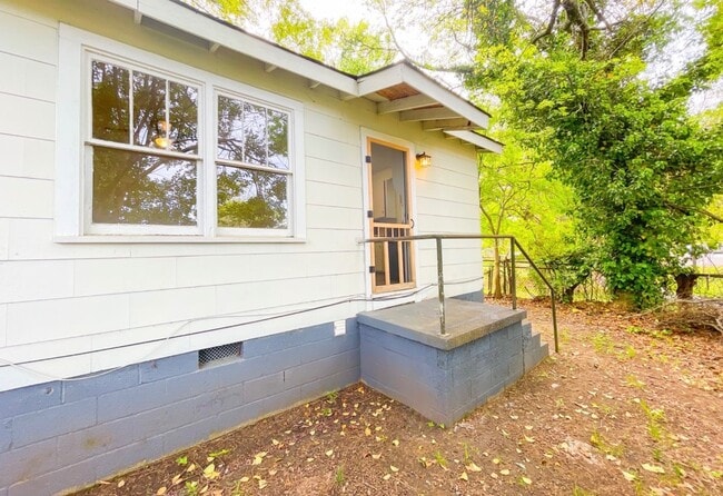 Building Photo - 110-116 Dobbs St - Unit 116