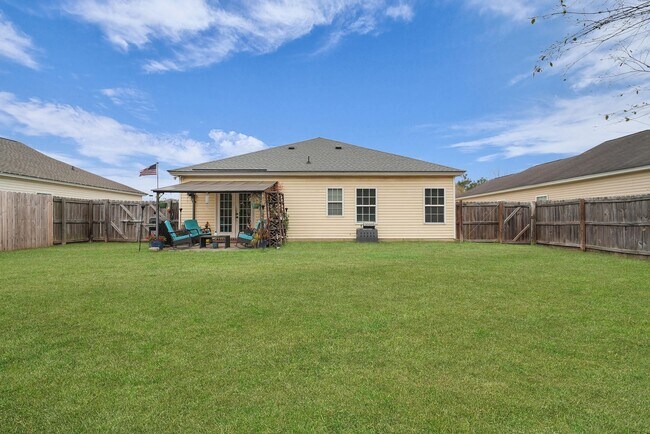 Building Photo - Charming 3BR Home in Richmond Hill with Pond View & Great Location!