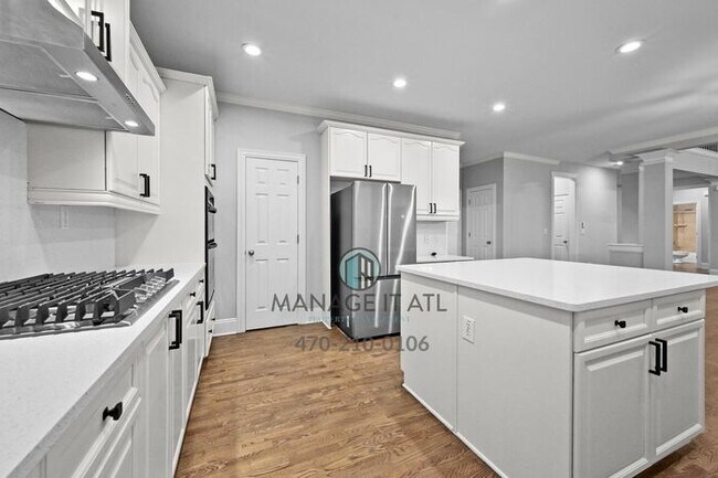 Building Photo - 5 Bedroom House in gated community in Duluth, GA.