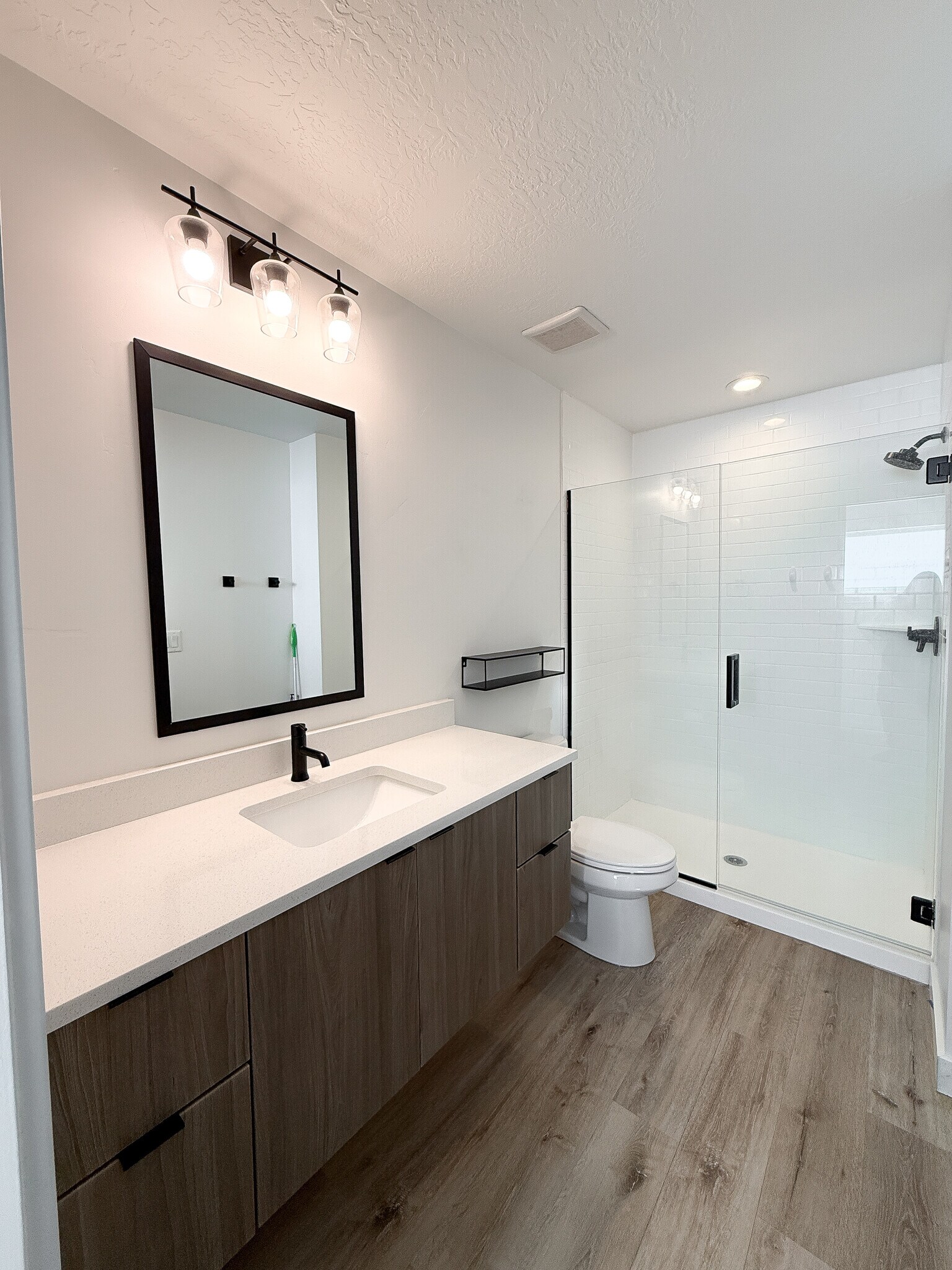 Building Photo - 620 N Orchard Dr