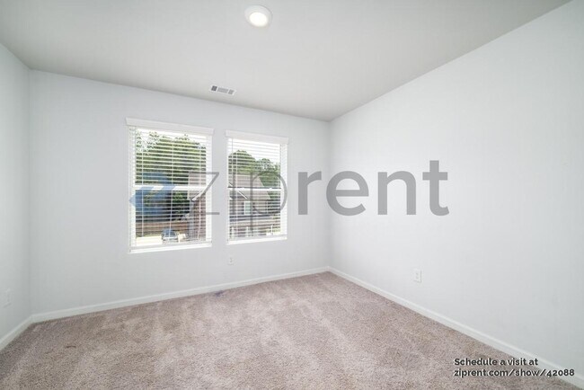 Building Photo - 165 Heard Ln
