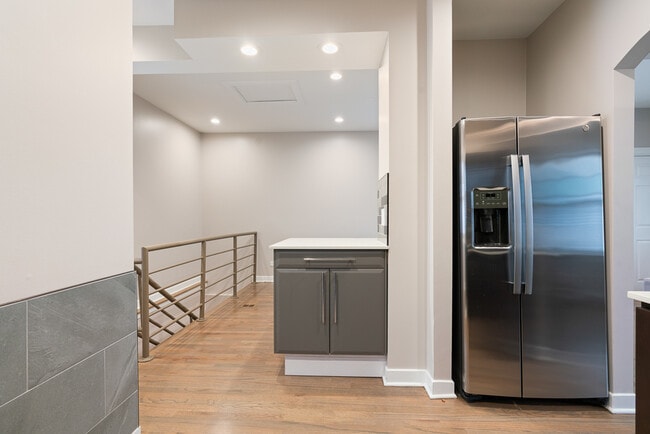 Building Photo - 4242 N Kimball Ave