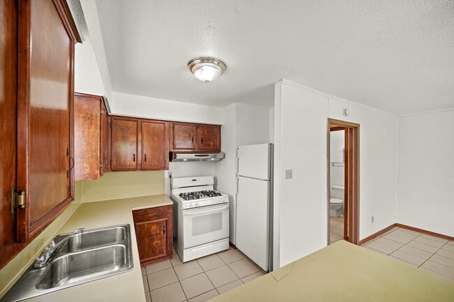 Building Photo - 6116 Octavia St