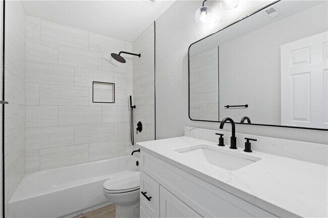 Building Photo - 2871 Belfaire Lake Dr