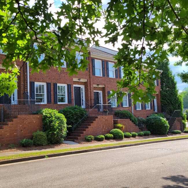 Primary Photo - 1111 Surrey Ln