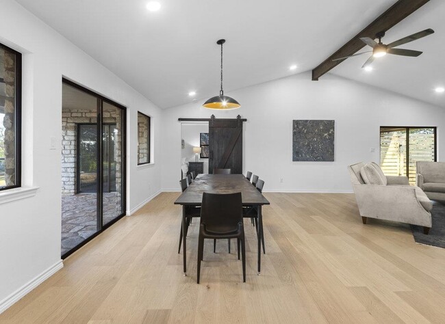 Building Photo - 113 W Bluebonnet Rd