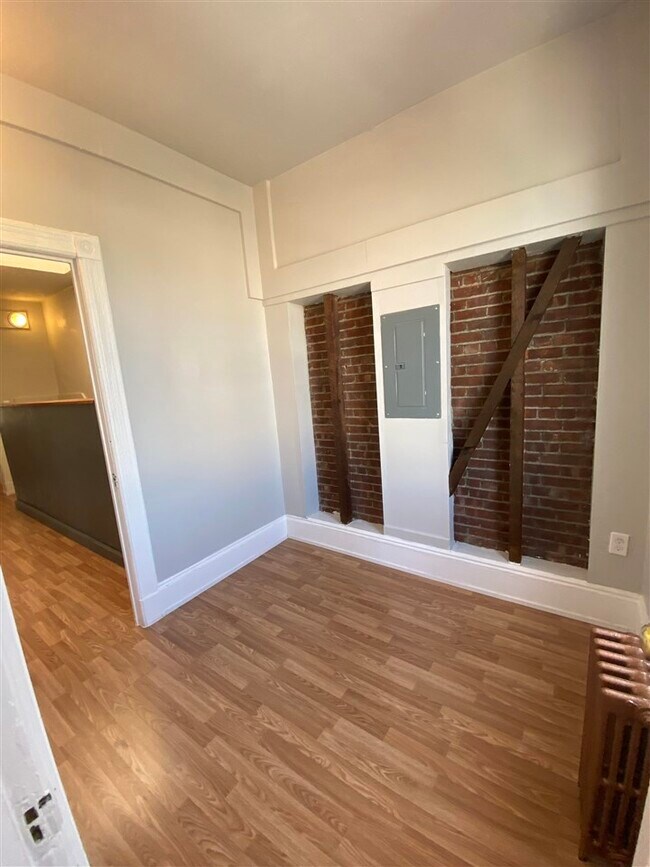 Building Photo - 404 67th St