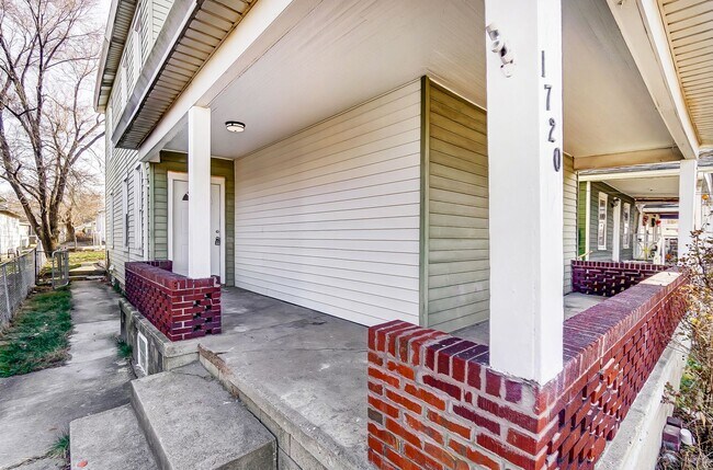 Building Photo - Three Bedroom Home in Hamilton!