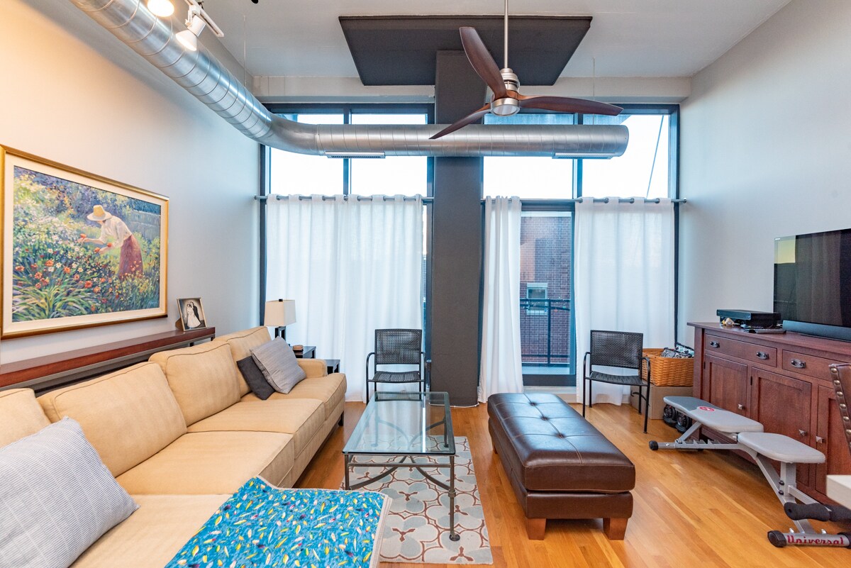 Building Photo - 1224 W Van Buren St