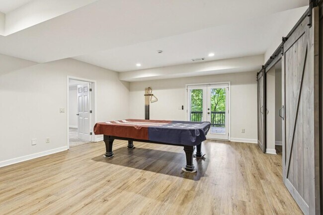 Building Photo - 5032 Hickory Hills Dr