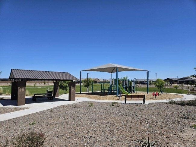 Building Photo - 20124 W Palo Verde Dr