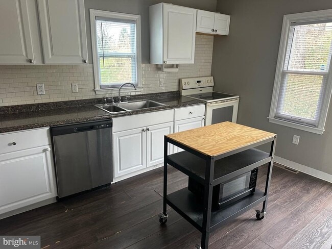 Building Photo - 64 Church Rd