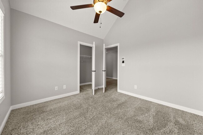 Building Photo - Pet Friendly Four Bedroom with Bonus!
