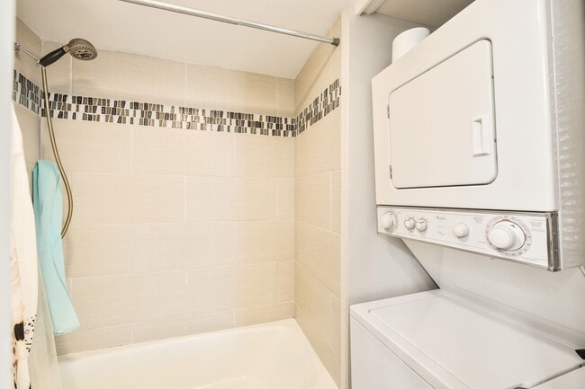 Building Photo - Remodeled One Bedroom One Bath at Villa on...