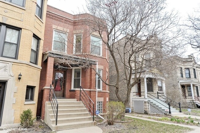 Building Photo - 2733 N Francisco Ave