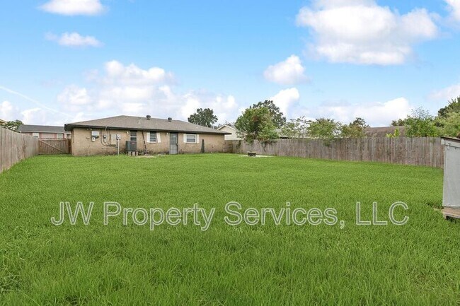 Building Photo - 5832 Segnette Dr