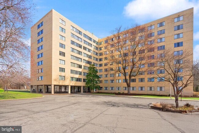 Building Photo - 6631 Wakefield Dr