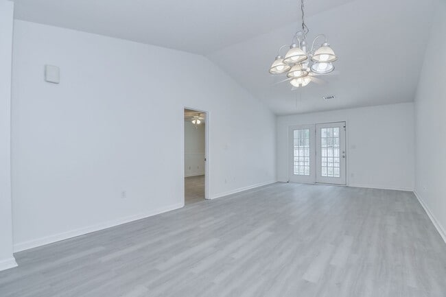 Building Photo - 2 Bedroom 2 Bath Townhouse