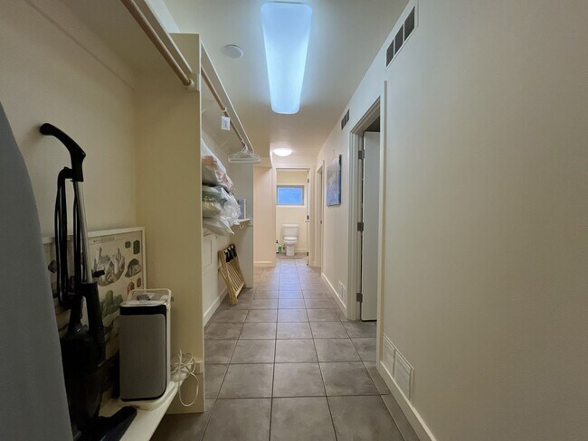 Building Photo - Spacious 1 Bedroom ADU Steps to OHSU with Soaking Tub, Rain Shower, and Treeline Views