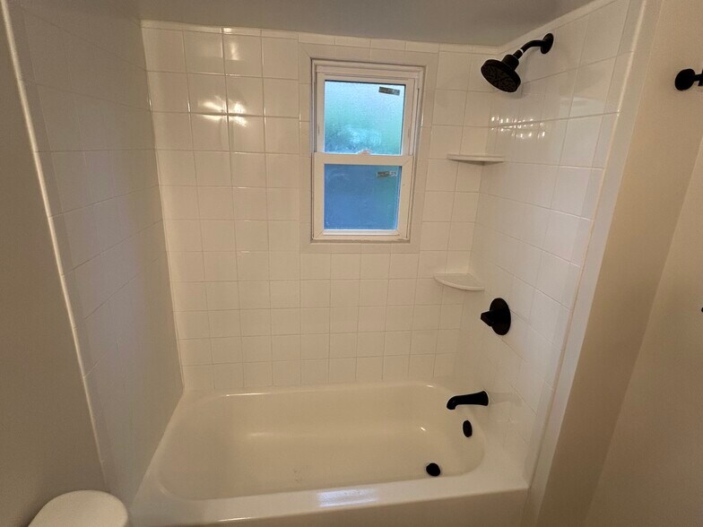 Bath - 12161 Inkster Rd