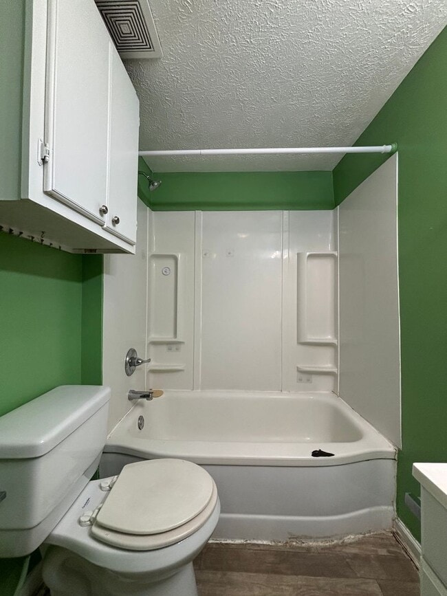 Building Photo - Adorable 2 Bedroom 1 Bathroom Home!!
