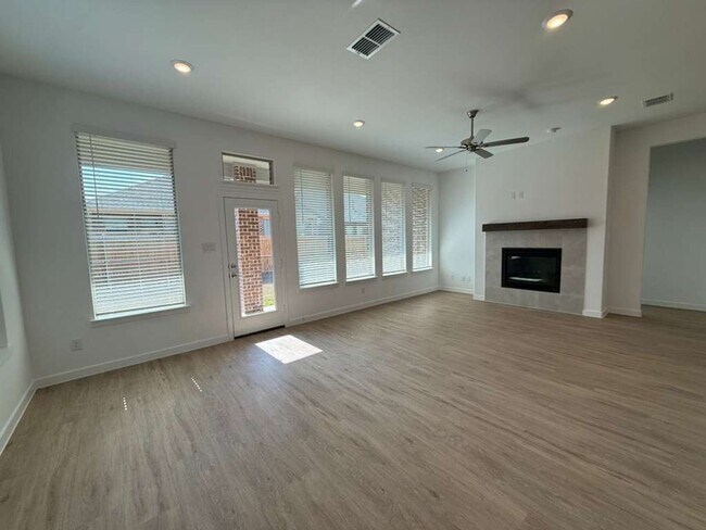 Building Photo - This beautifully designed Garnet floorplan by Lennar offers a functional single-story layout with...