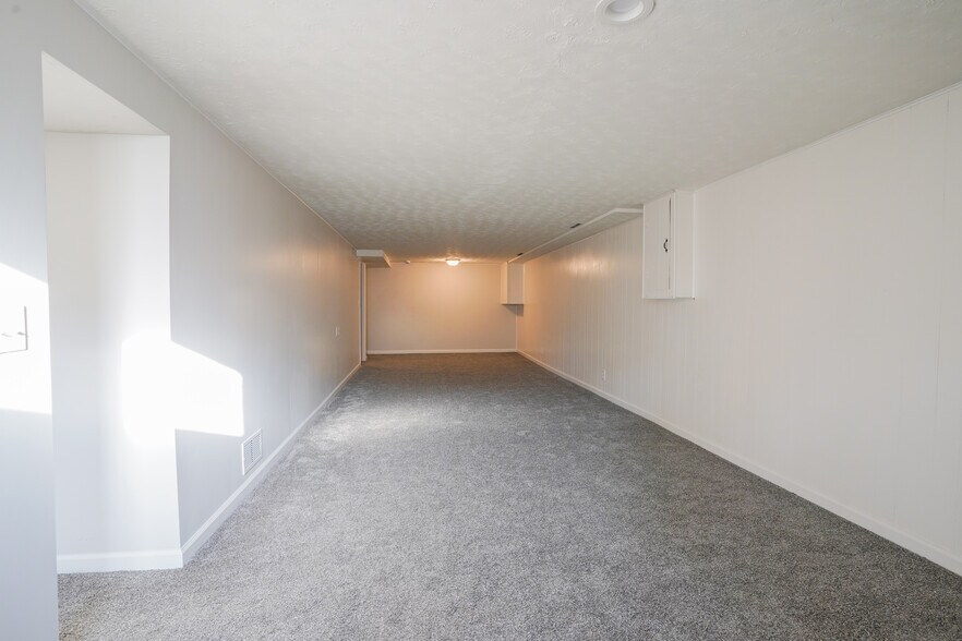 Basement livingroom - 508 Kent Dr