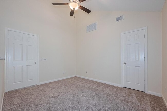 Building Photo - 11710 Southlake Dr