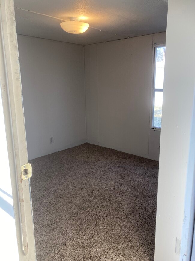 Building Photo - Small Rd Park