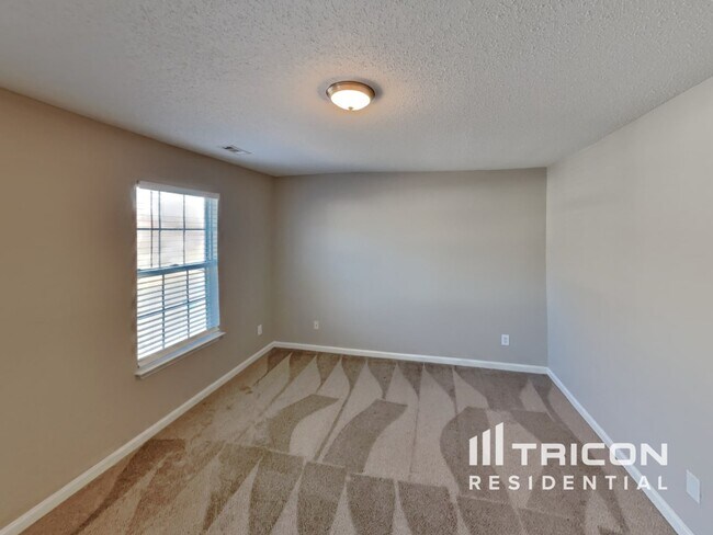 Building Photo - 242 Julian Pond Ln