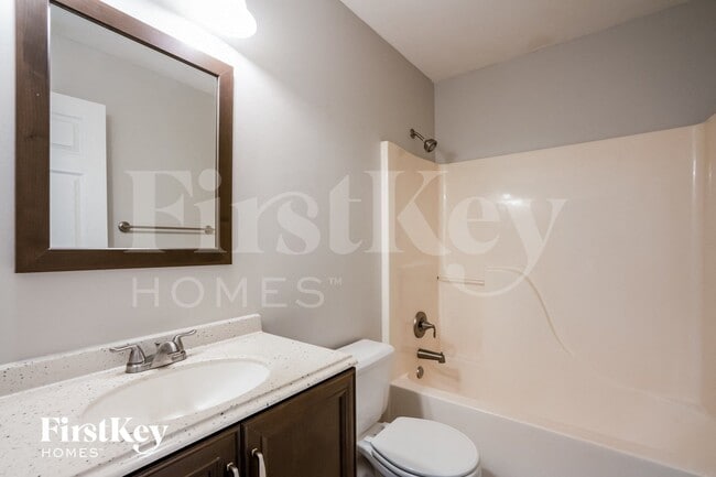 Building Photo - 1813 Highcrest Dr