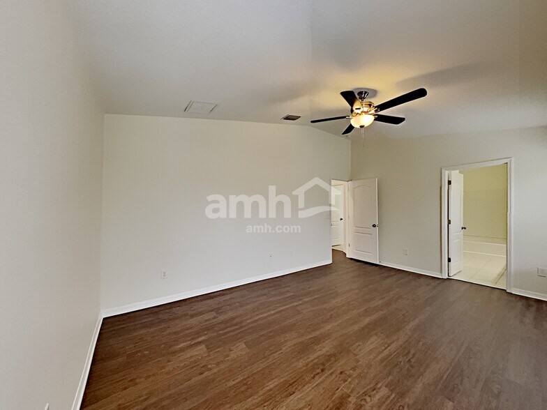 Building Photo - 9848 Edmonton Dr