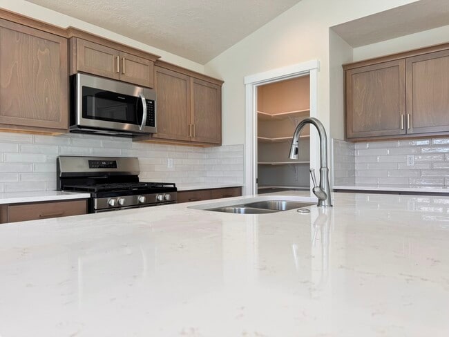 Building Photo - 7565 E Edison St