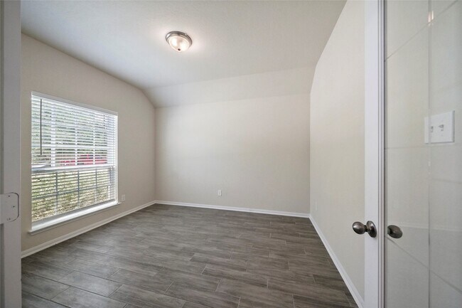 Building Photo - 3227 Fairhaven Ln