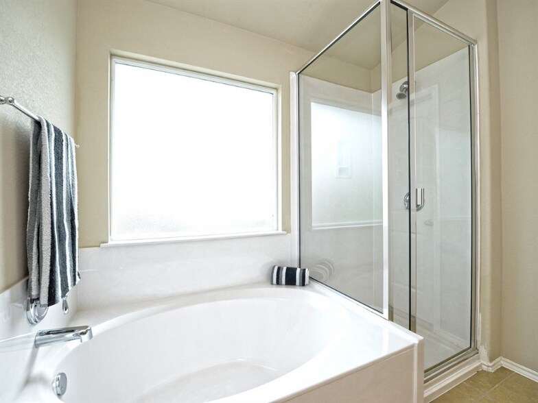 Building Photo - 8725 White Ibis Dr