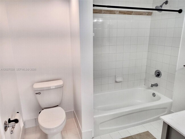 Building Photo - 1200 Brickell Bay Dr