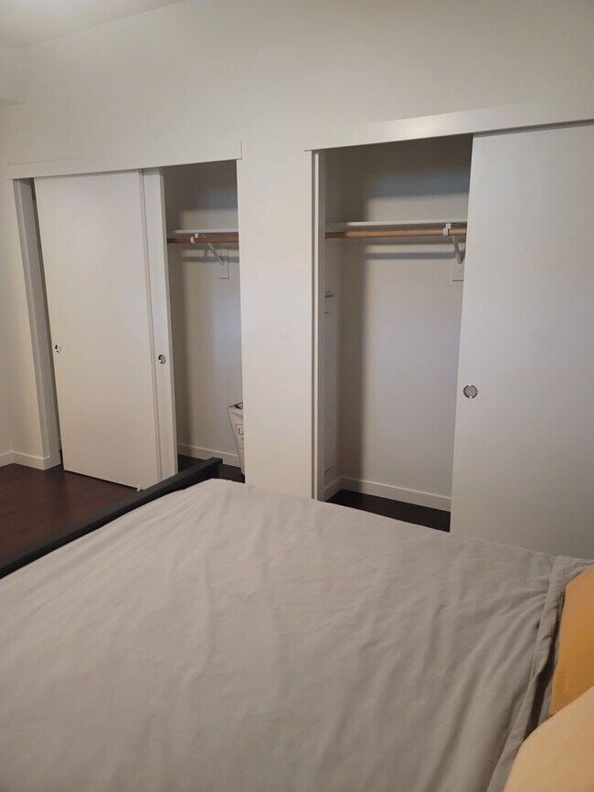 Building Photo - Cozy condo with roof top balcony in Downtown Sacramento