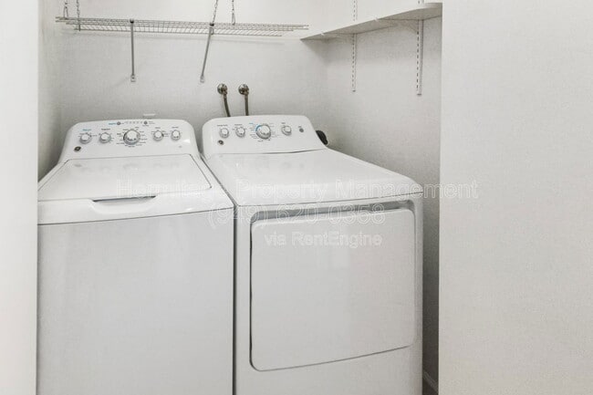 Building Photo - 35 Kazan St