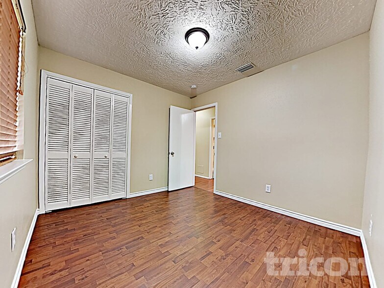 Building Photo - 2803 Jeb Stuart Dr