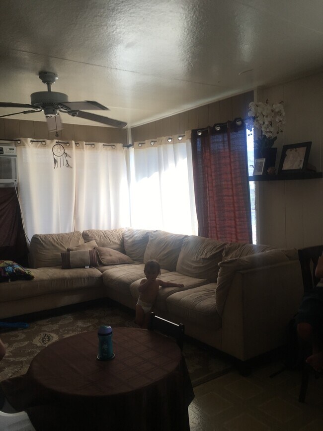 Building Photo - Single family 3 bedroom