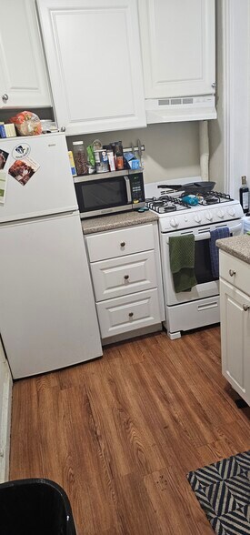 Building Photo - 378 Riverway