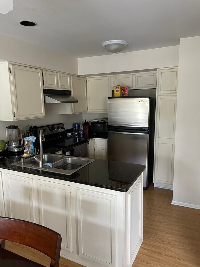 Building Photo - 1508 W Jefferson Ave