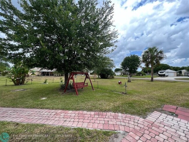 Building Photo - 1051 SW 85th Way